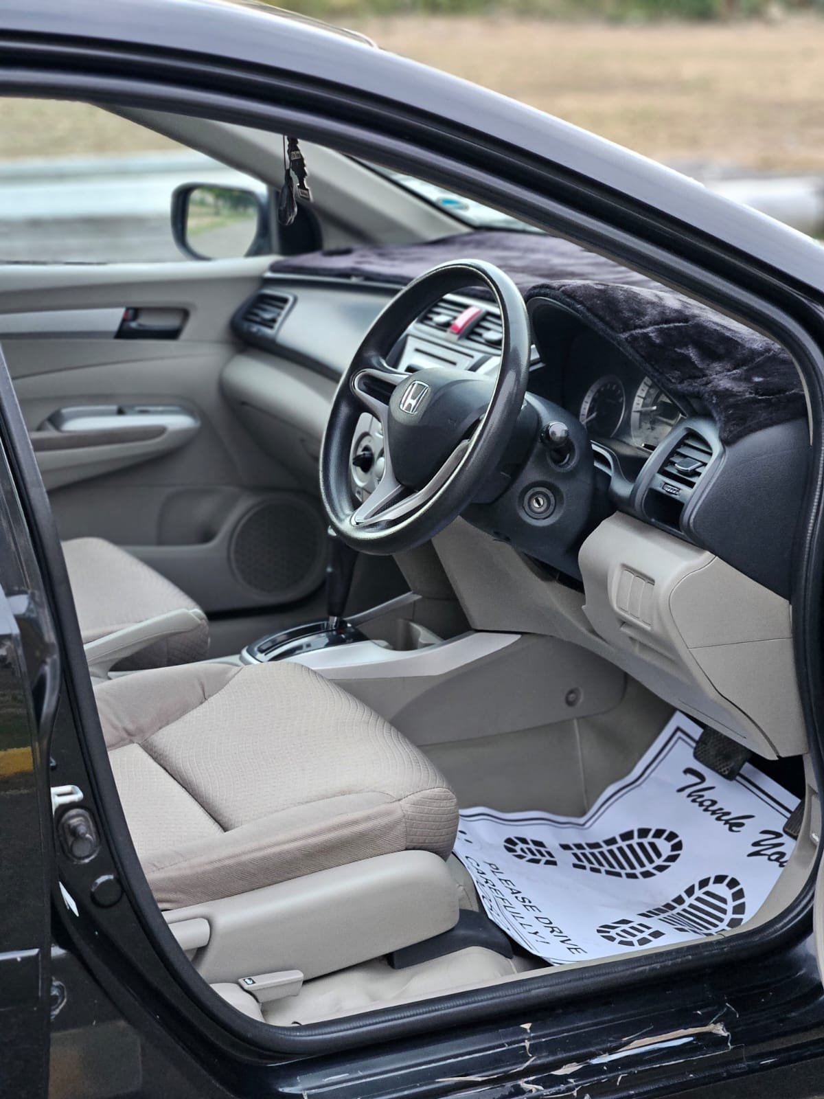 
								Honda City 1.3 i-VTEC full									