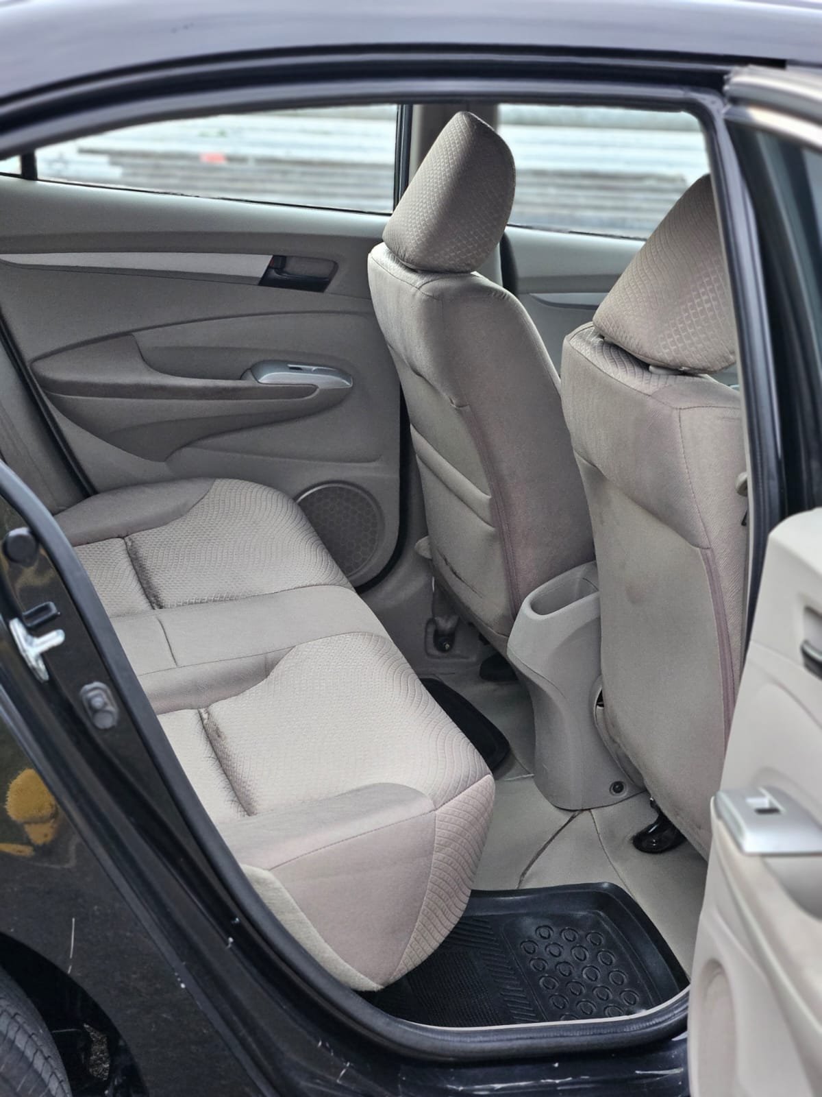 
								Honda City 1.3 i-VTEC full									