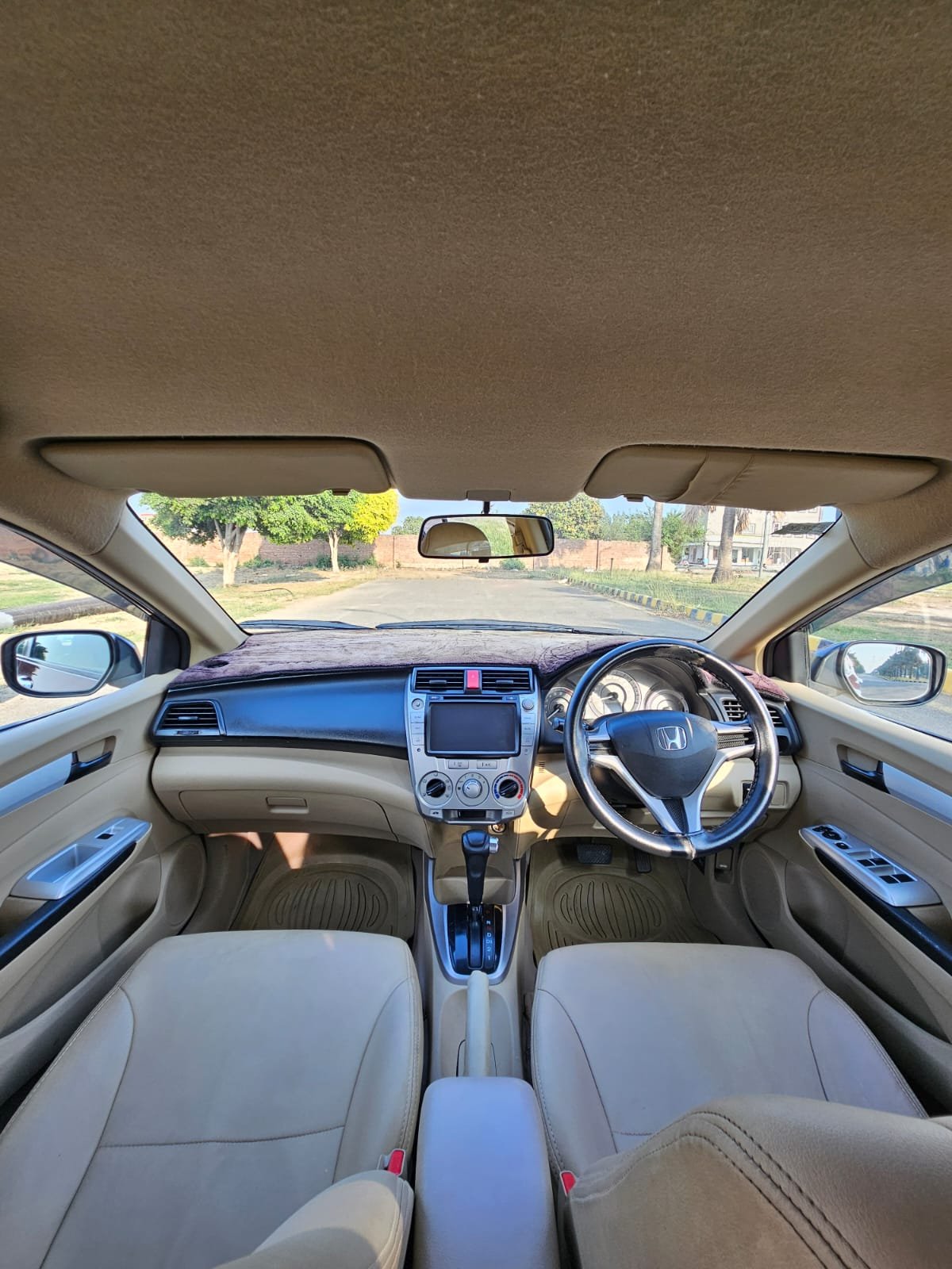 
								Honda City 1.3 i-VTEC full									