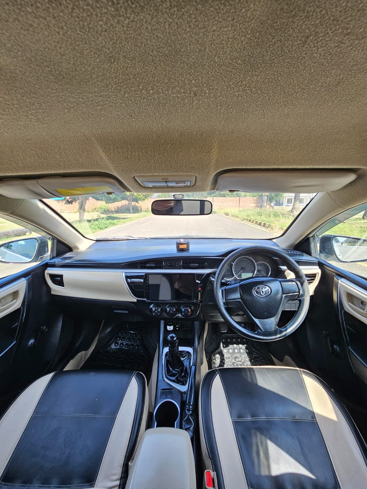 
								Toyota Corolla XLI full									